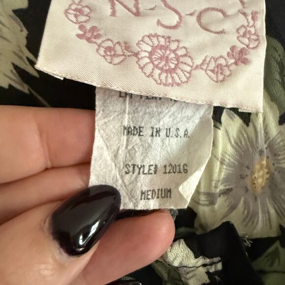 90s Vintage NEVER SAY CAN'T | Black Daisy Print Babydoll Pleated Dress | Medium - Picture 4 of 8